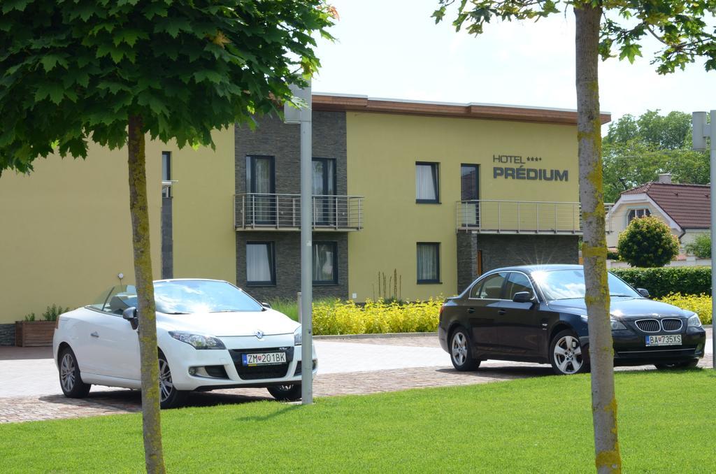 Hotel Predium Vráble Exteriör bild