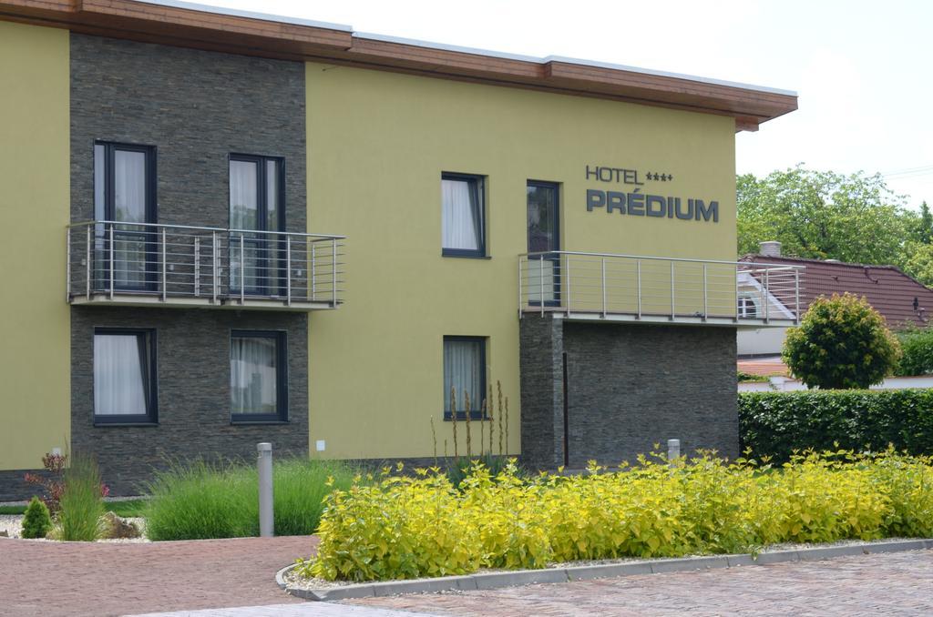 Hotel Predium Vráble Exteriör bild